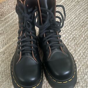 Dr. Martens Jadon Decon